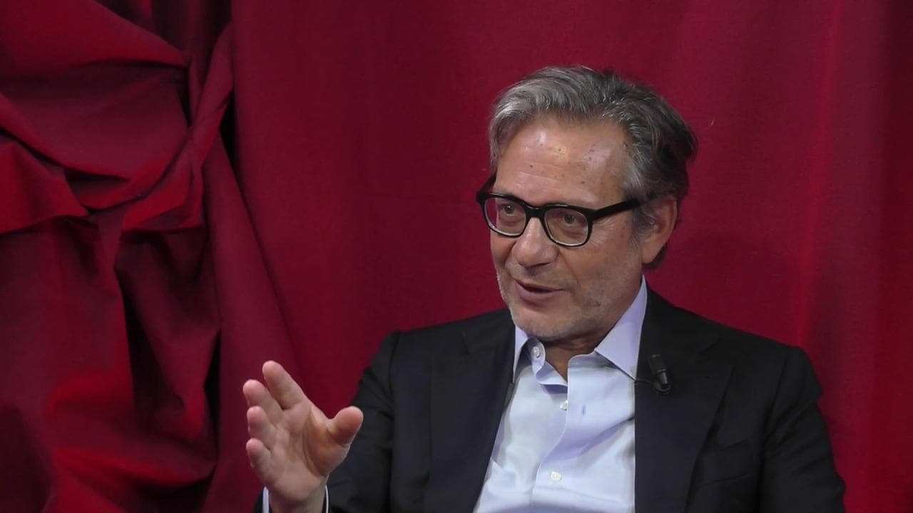 Massimo Recalcati: "La lezione della vita? Tuffarsi nell'onda e accettare la solitudine"