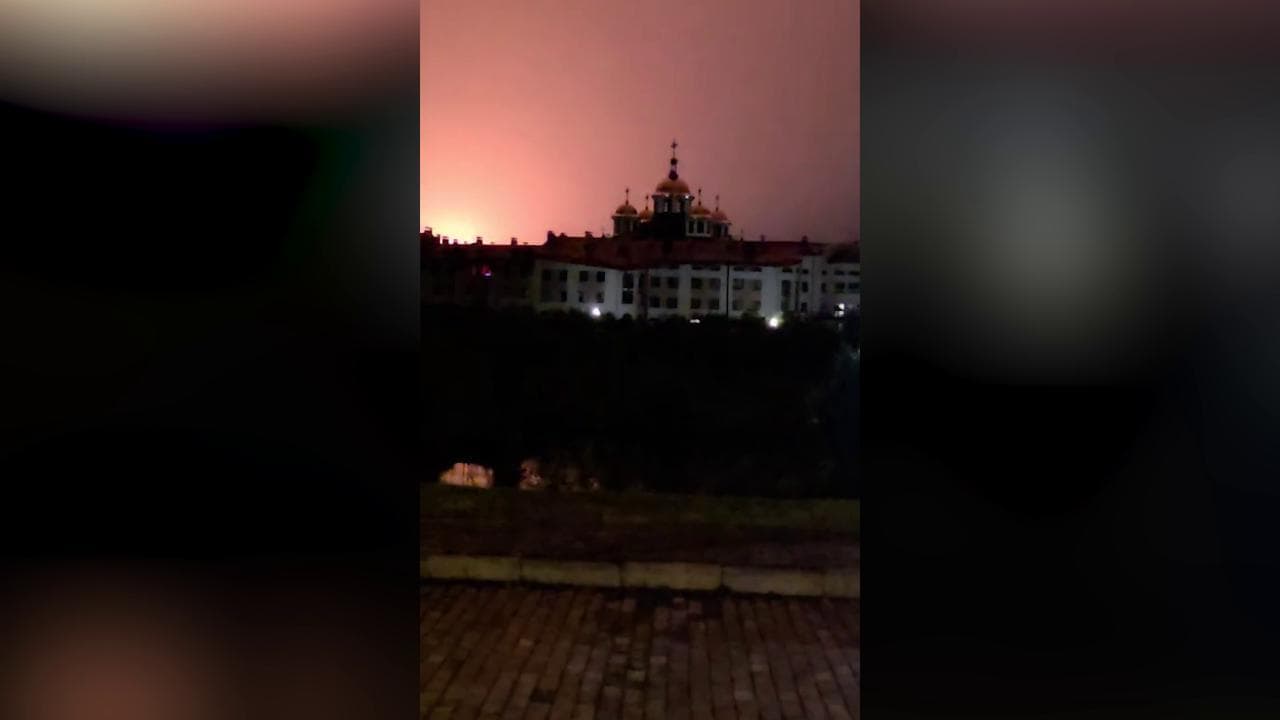 Ucraina, pacifista italiano posta video: "Attorno al nostro treno esplosioni e colpi"
