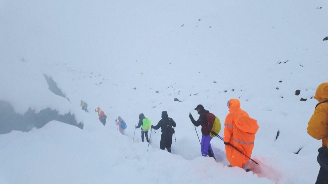 Tibet: tempesta sull'Everest, centinaia di escursionisti tratti in salvo