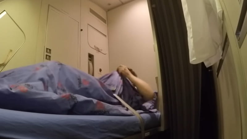 Un'area riposo a bordo per l'equipaggio dell'aereo