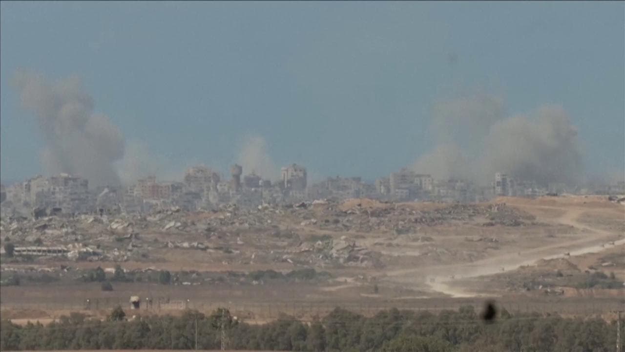 Gaza city: esplosioni e alte colonne di fumo in diversi punti della città