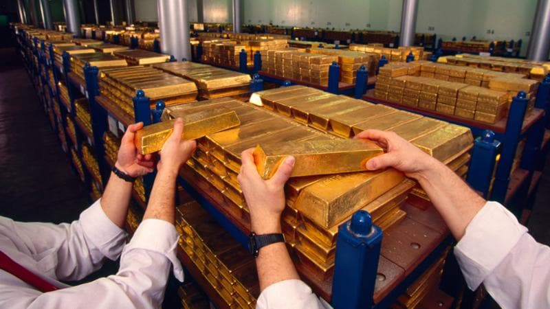 Nuovo record dell’oro: incertezza e guerre muovono il bene rifugio