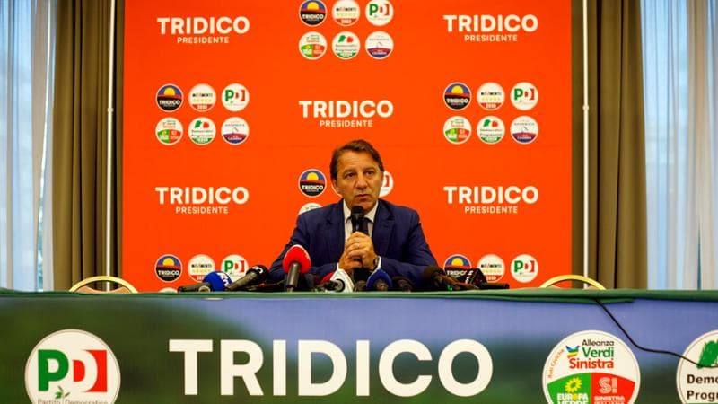 Pasquale Tridico in conferenza stampa dopo la sconfitta elettorale in Calabria

