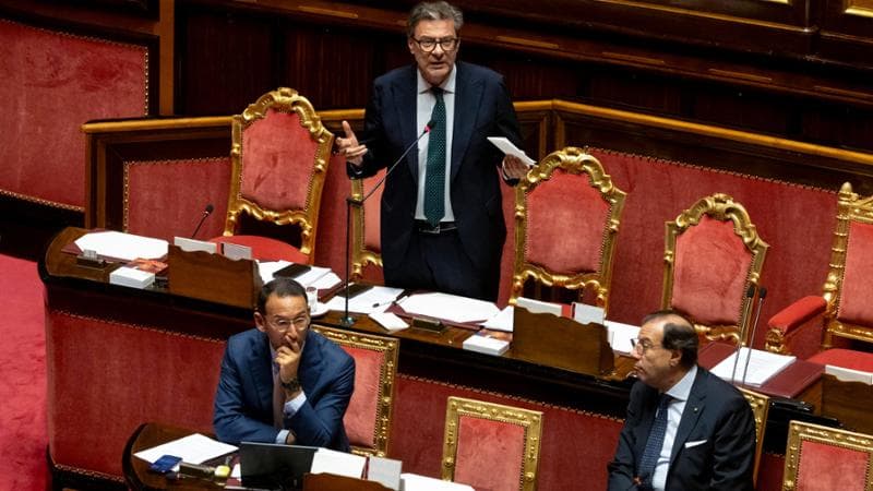 Il sottosegretario Federico Freni, il ministro dell&rsquo;economia Giancarlo Giorgetti, il vice ministro Maurizio Leo&nbsp;
