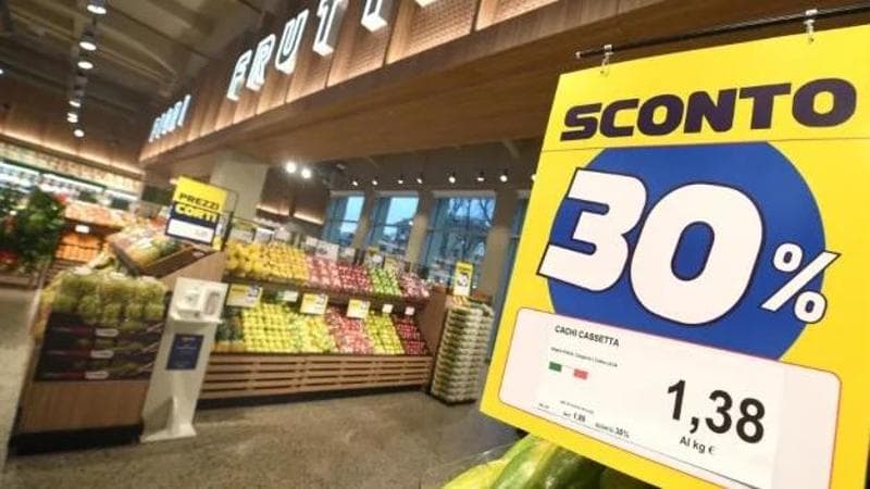 Arrivano i “black friday” della spesa, sfida tra supermercati per sconti adatti a ogni fascia d’età