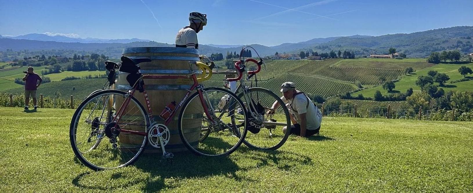Sosta nella Tenuta Castelbuo durante la Francescana ciclostorica (Paolo Ribichini)