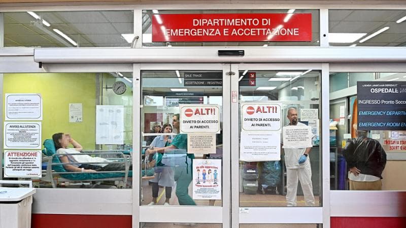 Sanità in crisi, sempre più italiani verso il privato: “Spesi per le cure 41 miliardi in un anno”