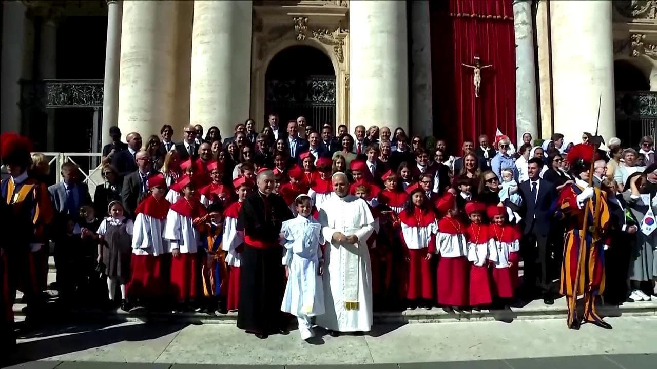 Il Papa riceve i piccoli "cardinali" di Chicago: il loro finto conclave fu un fenomeno social