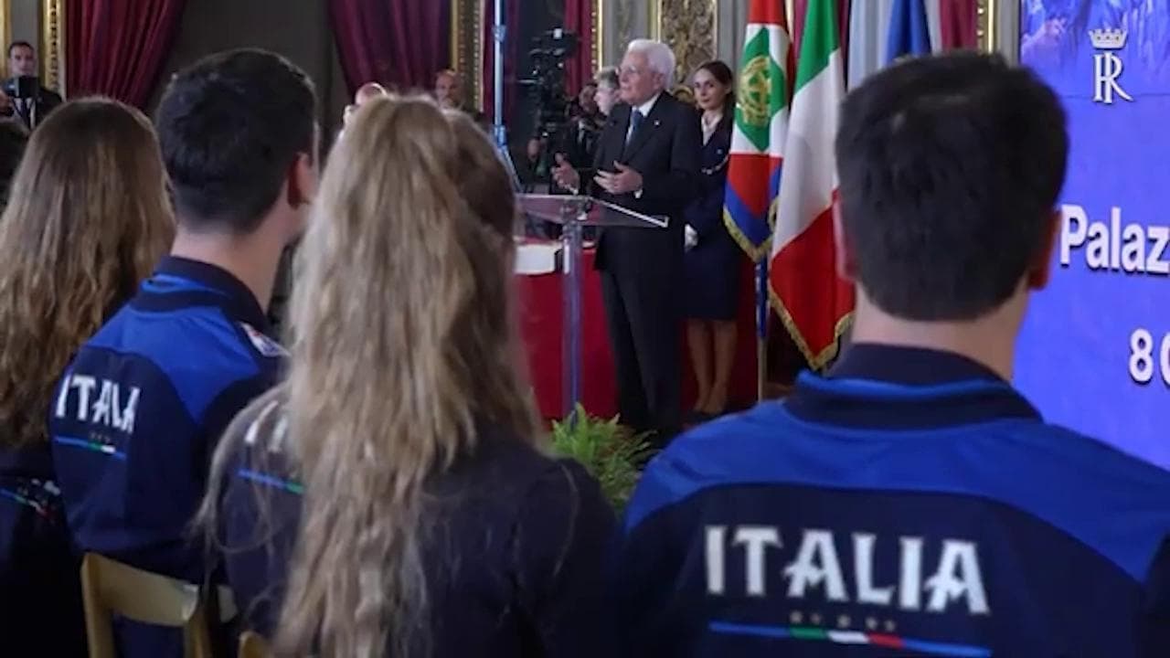 Mattarella incontra le Nazionali di pallavolo: "Il vostro successo è un esempio per i giovani"