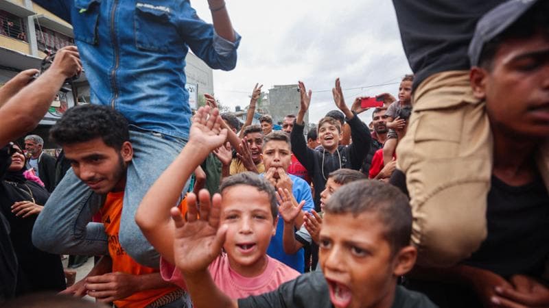 Gaza, in piazza si scatena la festa: “Ma temiamo sia una trappola”