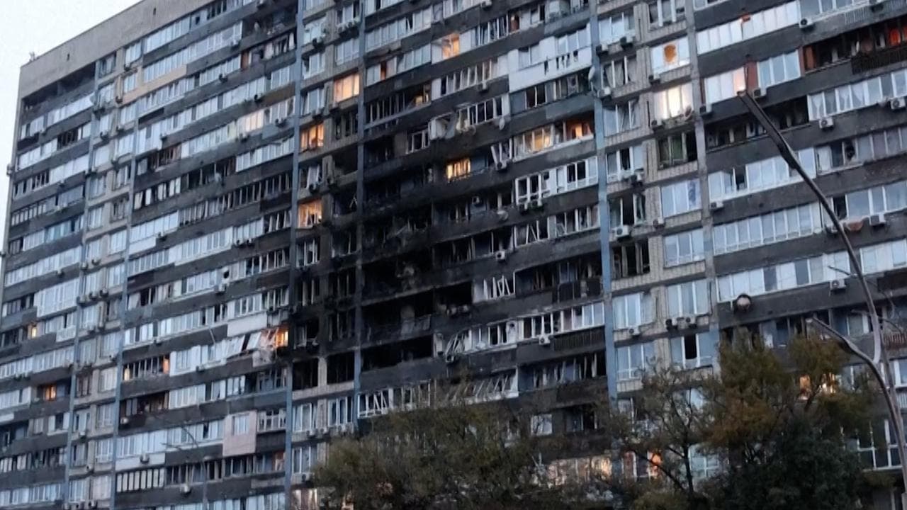 Kiev: droni russi su un grattacielo, 12 feriti e decine di evacuati