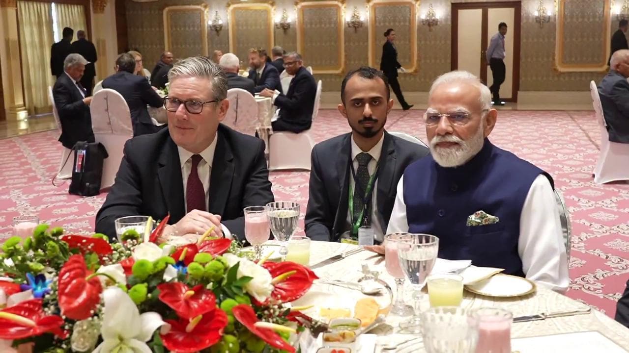 India, Starmer-Modi: il premier inglese omaggiato con una versione hindi di 'Sapphire' di Ed Sheeran