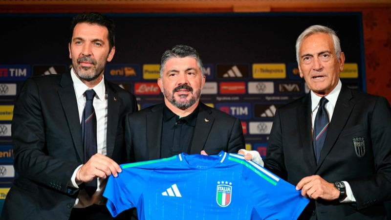 Gattuso tra Buffon e Gravina