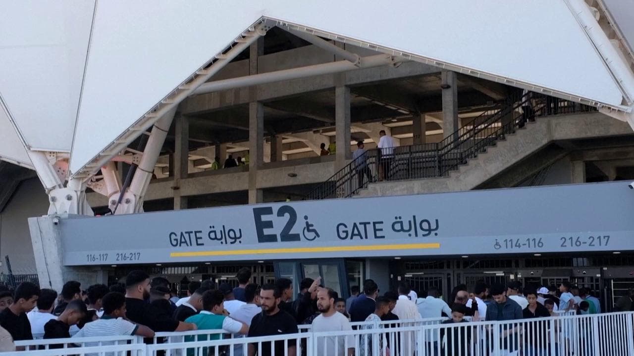 Libia, tifosi allo stadio di Bengasi per vedere Atletico-Inter (sponsorizzata dal figlio di Haftar)