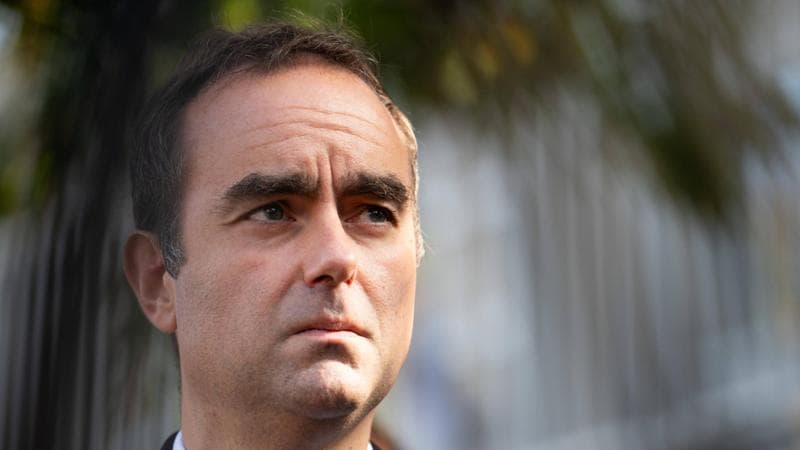 Lecornu già perde pezzi: non avrà ministri socialisti e neogollisti