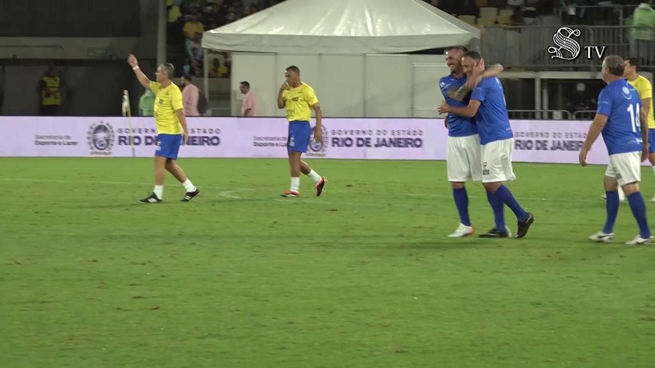 Ignazio La Russa e Roberto Baggio al Maracanà: Brasile-Italia in campo per la "Partita del cuore"