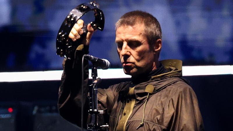 Liam Gallagher durante un concerto della recente reunion degli Oasis