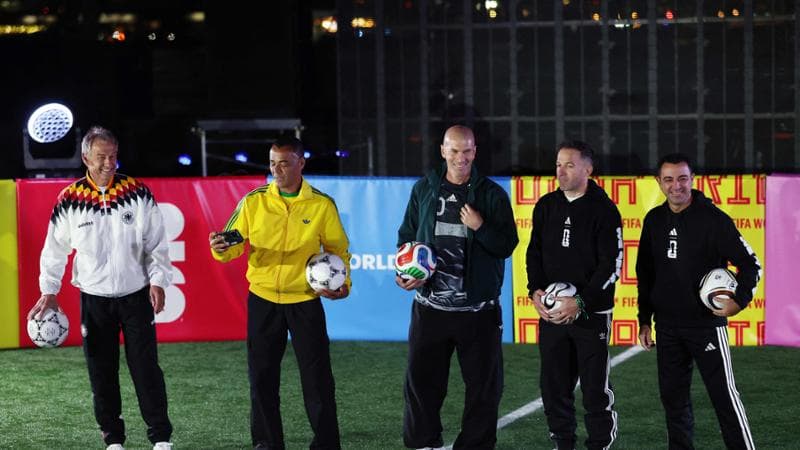 Zidane a un evento Fifa con Klinsmann, Cafu, Del Piero e Xavi