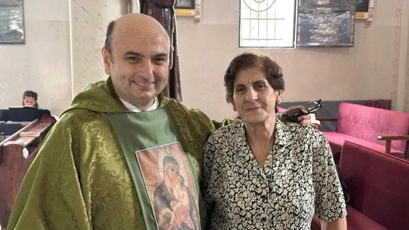 Padre Romanelli: “Qui serve tutto, come dopo uno tsunami. Ripartiamo dalla scuola”