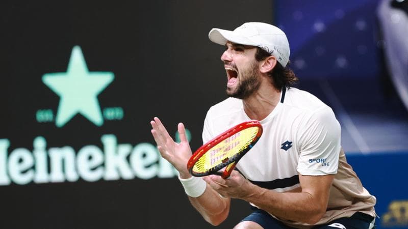 Valentin Vacherot dopo aver vinto la finale di Shanghai con il cugino,  Arthur Rinderknech