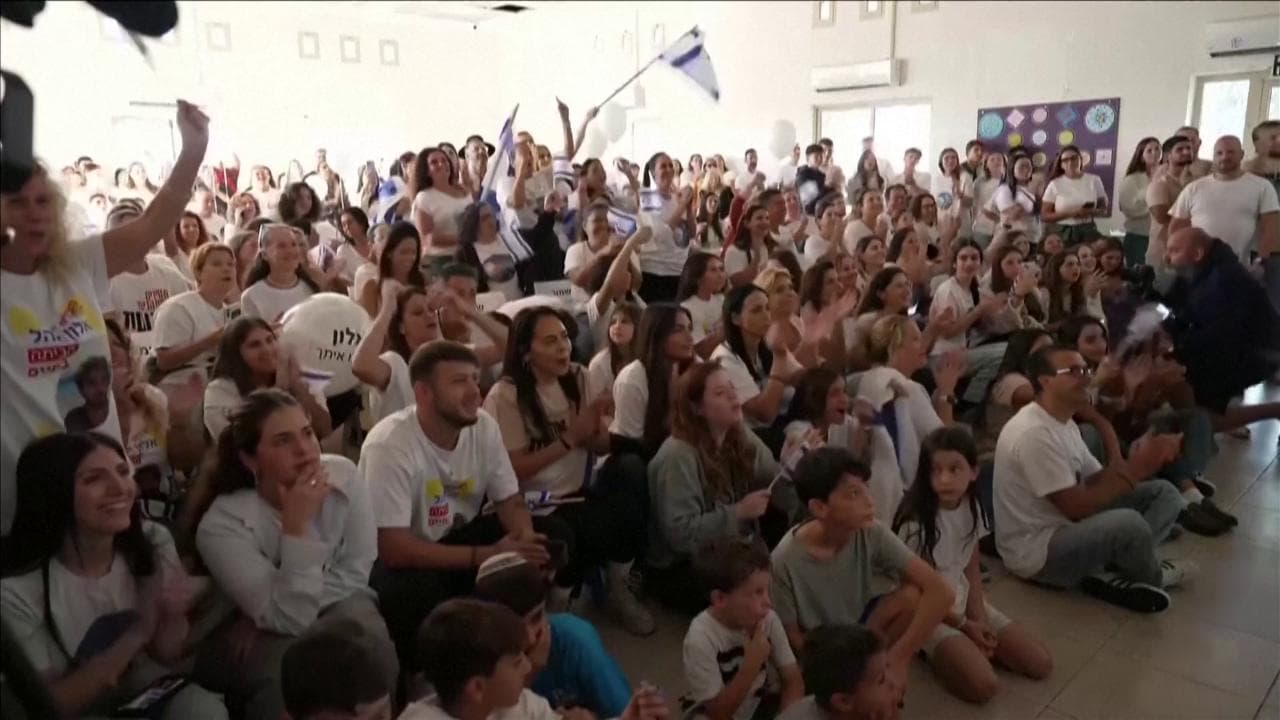 Israele, applausi e lacrime alla liberazione degli ostaggi Nimrod Cohen e Alon Ohel