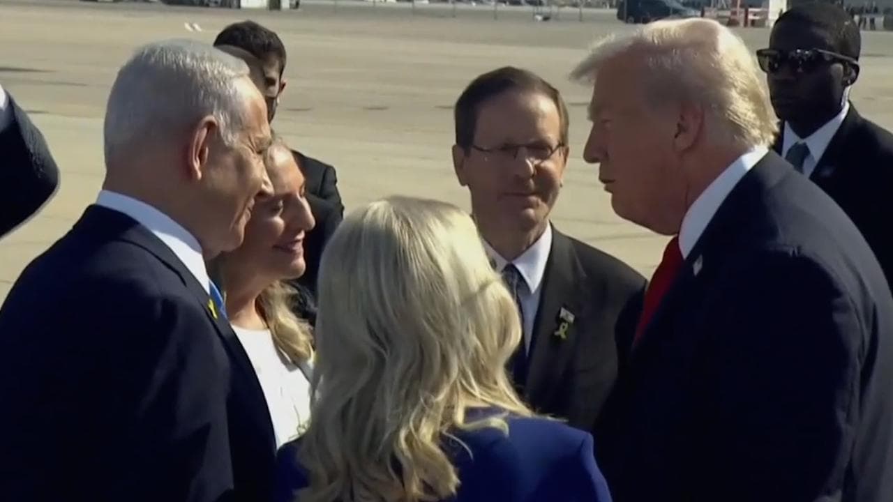 Israele: Trump accolto da Herzog e Netanyahu all'aeroporto