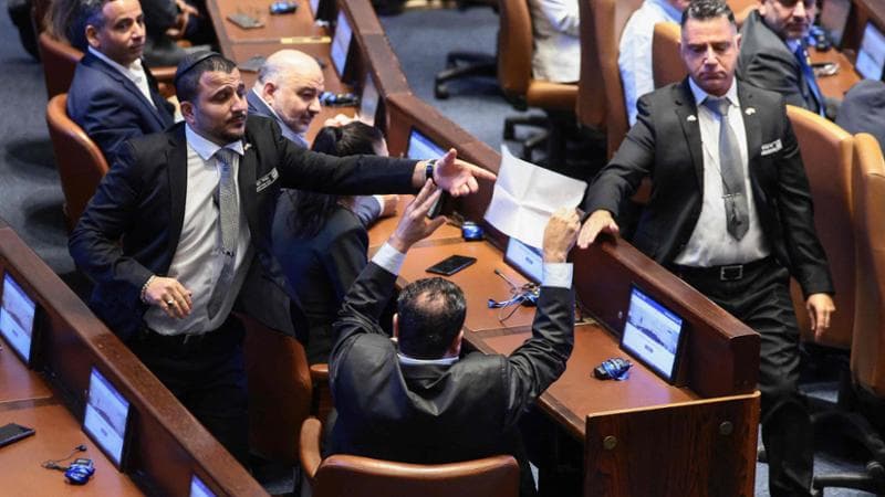 La contestazione alla Knesset mentre parla Trump: “Riconoscere ora la Palestina”