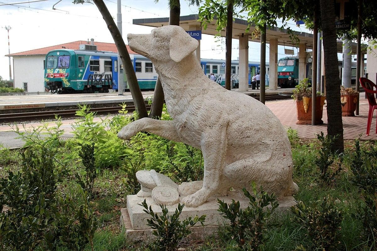 La statua di Lampo (cortesia, Wikipedia)
