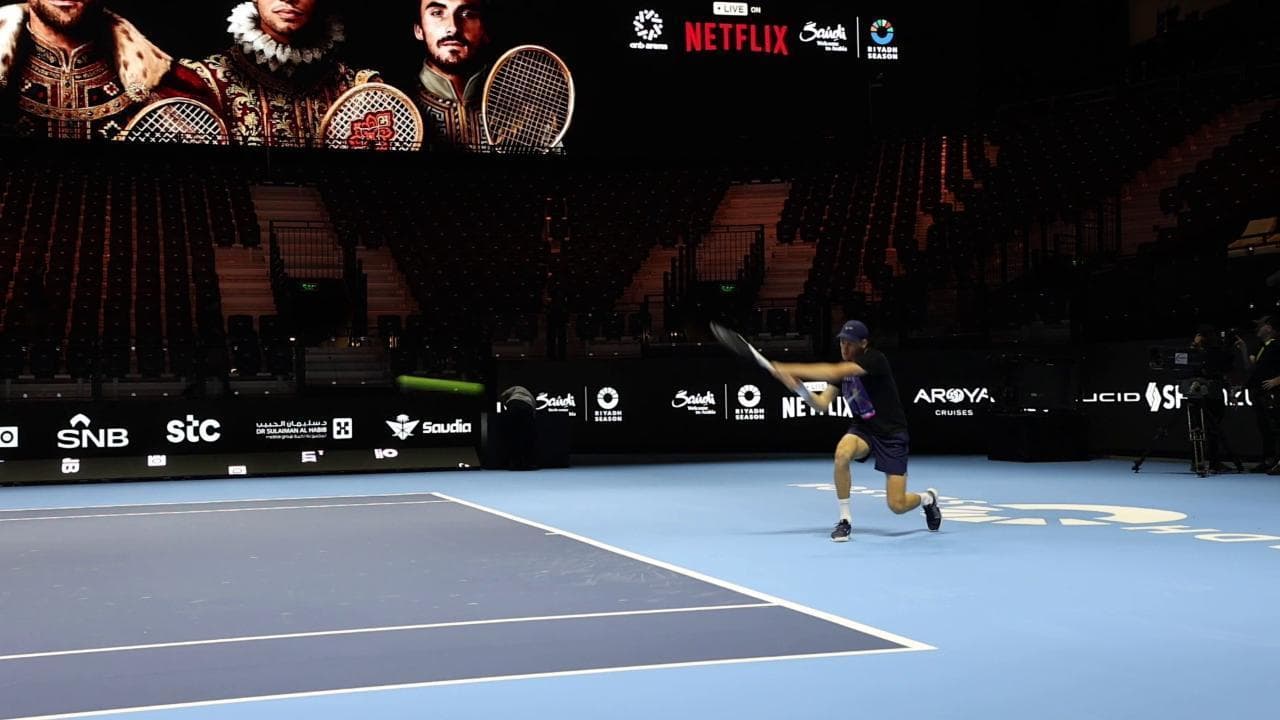 Tennis, Sinner difende il titolo a Riad: l'allenamento top in vista dei quarti contro Tsitsipas