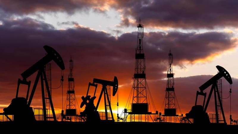 Petrolio e gas, domanda debole ma la produzione cresce