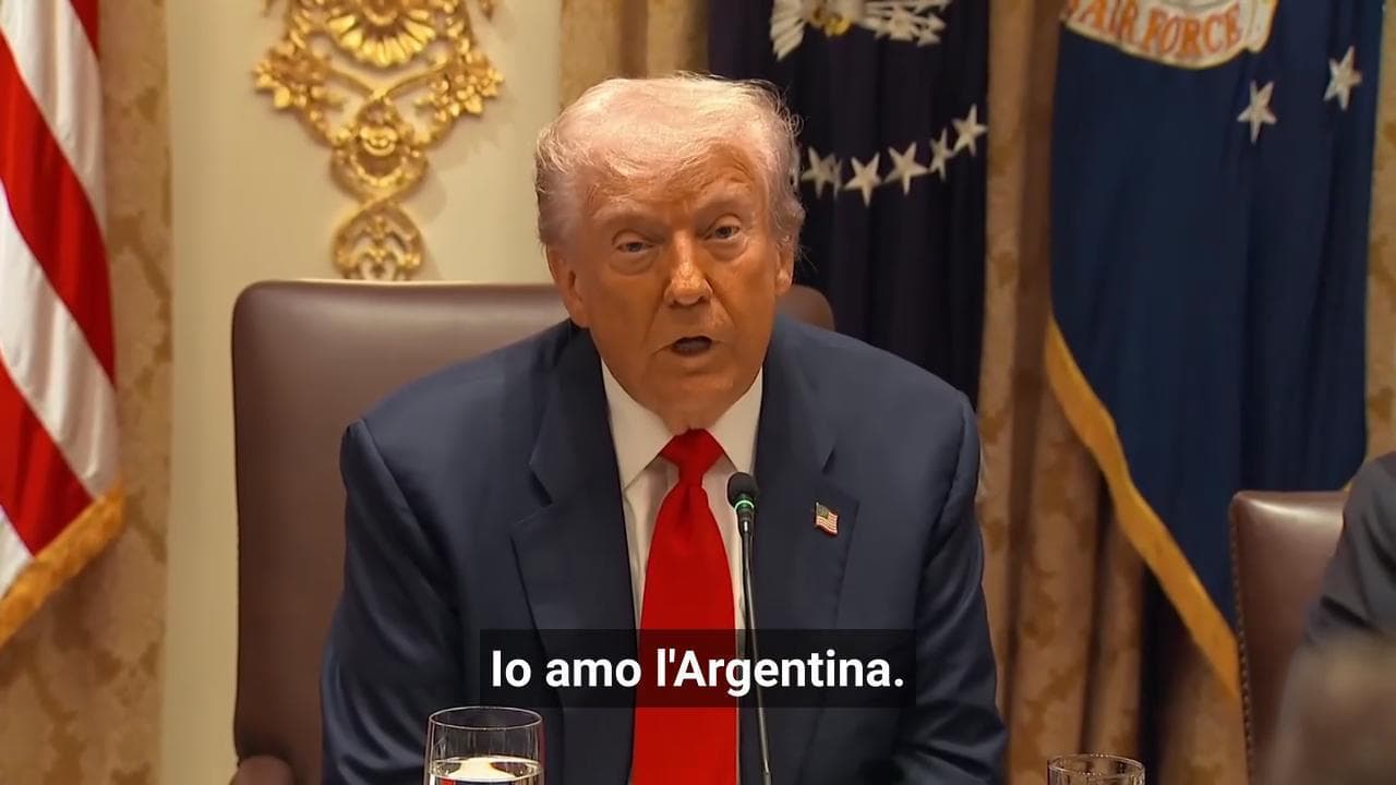 Trump fa il galante con la giornalista: "Lei è argentina? Io amo l'Argentina!"