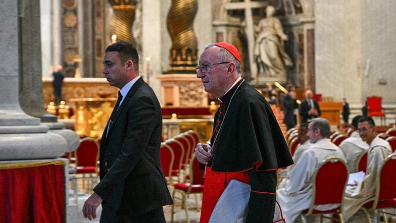 Parolin: “Le parole di Roccella? Ad Auschwitz non si va in gita”. La ministra: “Sono d’accordo”
