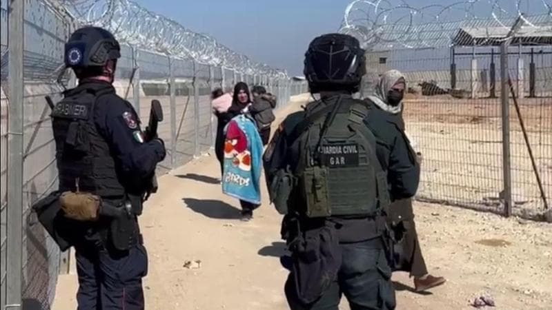 Carabinieri in servizio al valico di Rafah dopo il cessate il fuoco di febbraio