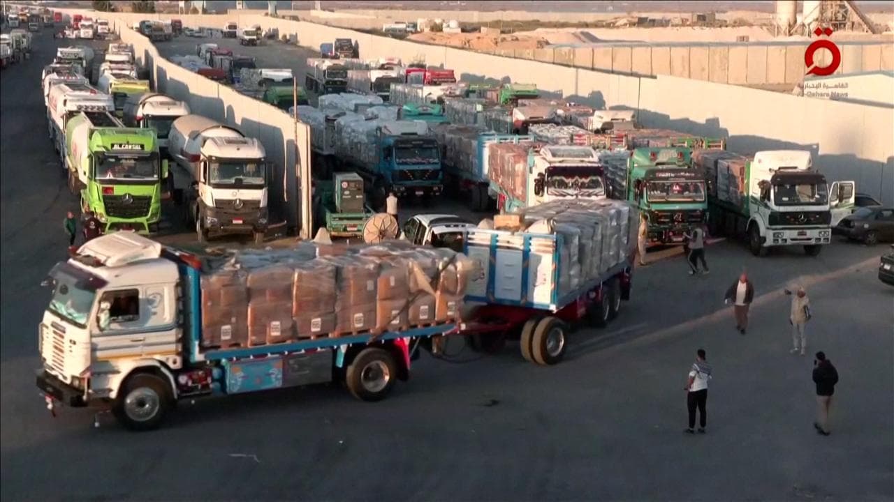 Rafah, Israele stoppa l'apertura del valico: centinaia di camion di aiuti pronti al confine