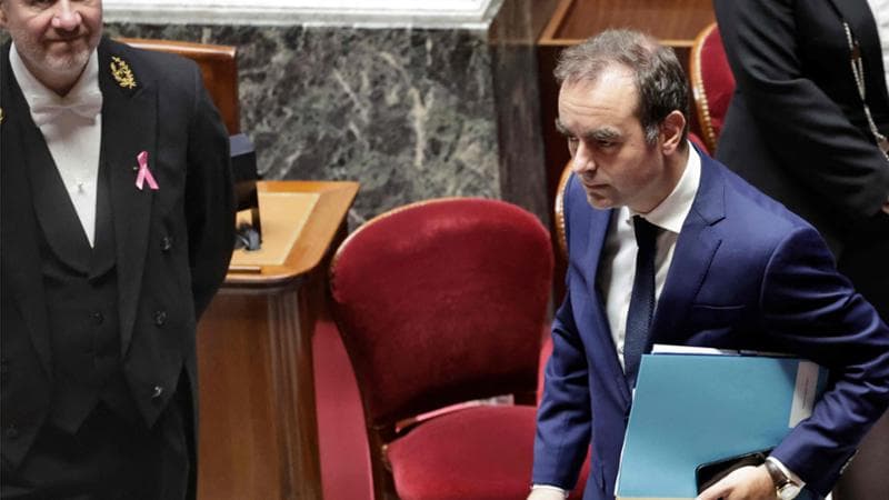 Francia, respinte le due mozioni di sfiducia su Lecornu. Il premier: “Soddisfatto, ora al lavoro”