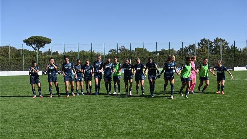 Le giocatrici della Lazio esultano a fine partita