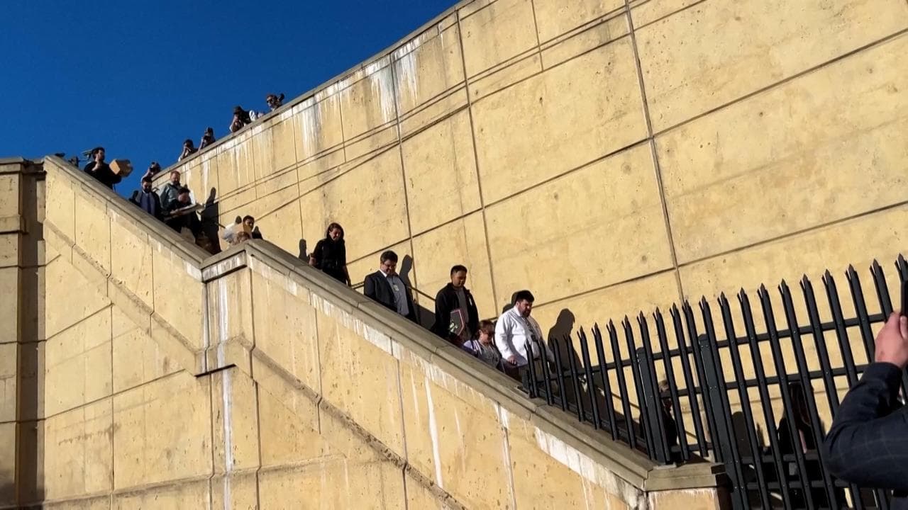 I giornalisti lasciano il Pentagono dopo aver rifiutato le nuove regole di Hegseth sull'informazione