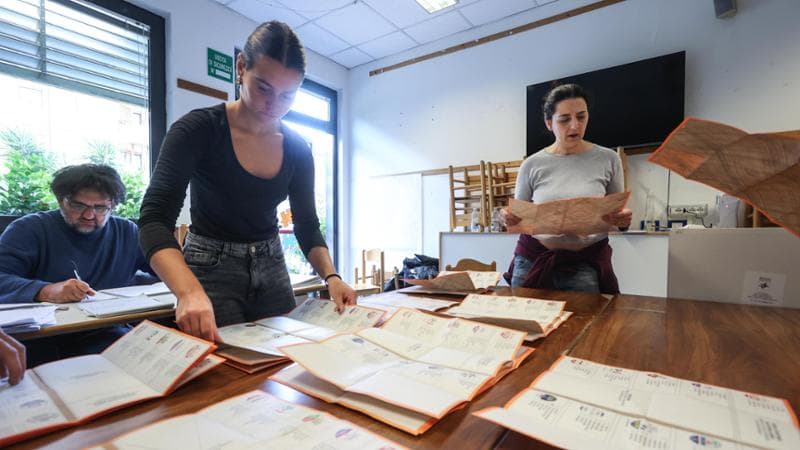Firenze, Toscana, elezioni regionali, i risultati.
Nella foto lo spoglio delle schede
©Pietro Masini (Firenze - , <credi