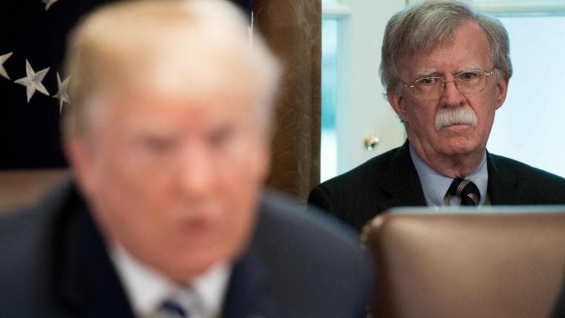 John Bolton incriminato: è il terzo avversario di Trump a essere colpito