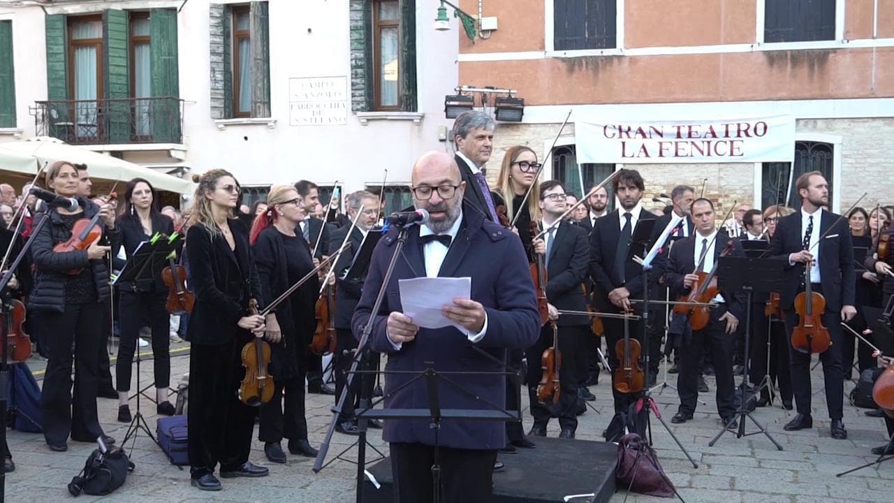 Protesta in musica a Venezia: la Fenice suona Mameli e Va’ Pensiero contro la nomina di Venezi