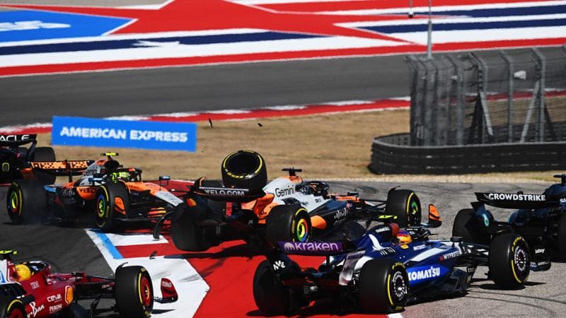 F1, la sprint race in diretta da Austin: fuori Norris e Piastri, vince Verstappen, Hamilton 4°