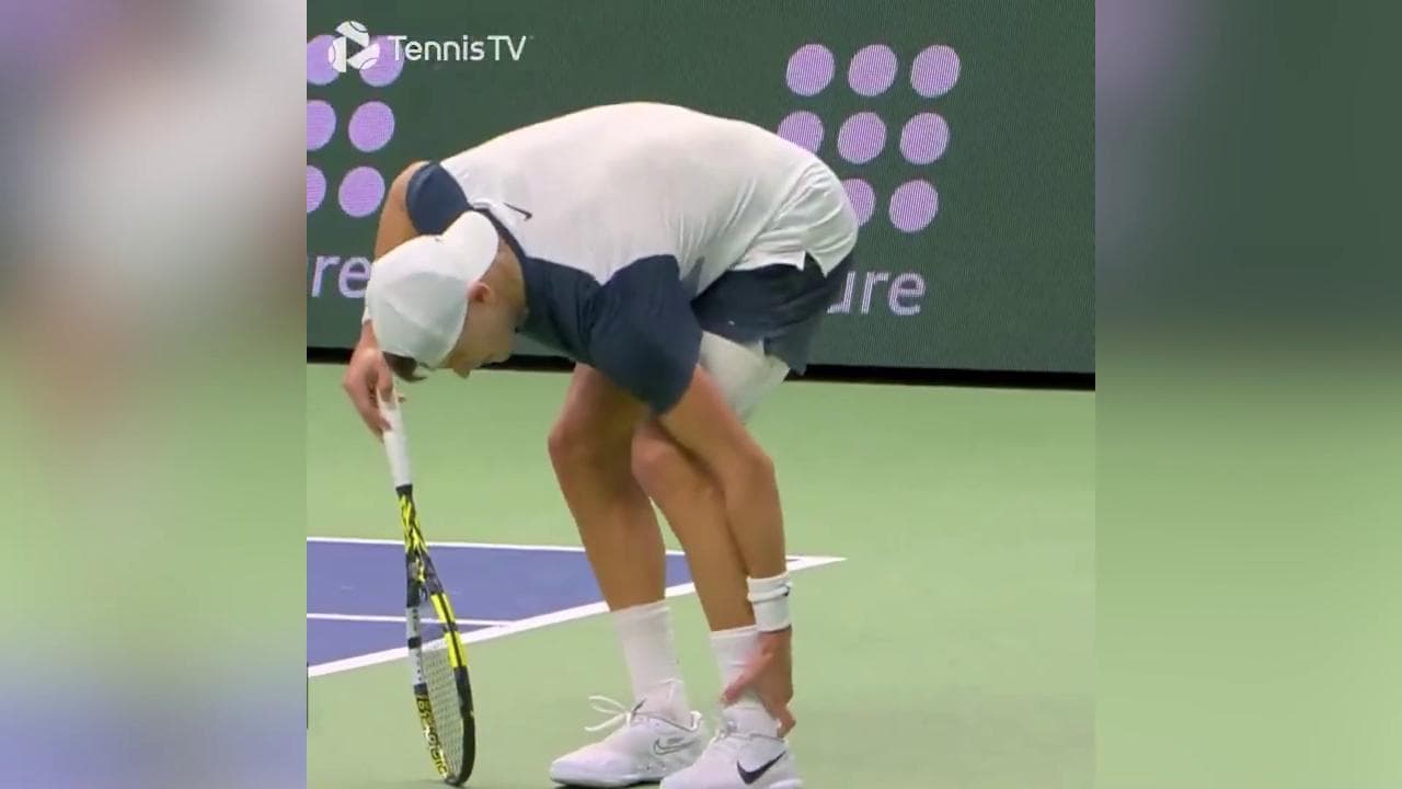 Tennis, il gravissimo infortunio di Rune: si rompe il tendine d’Achille in campo