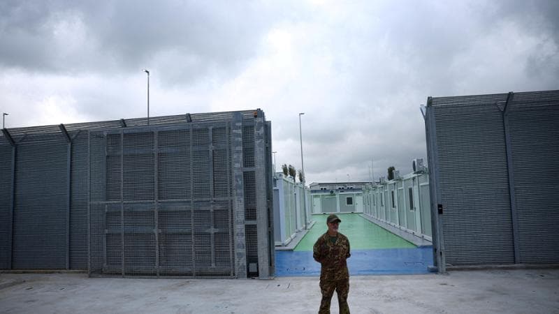 Il centro in Albania costa più di un milione per ogni migrante