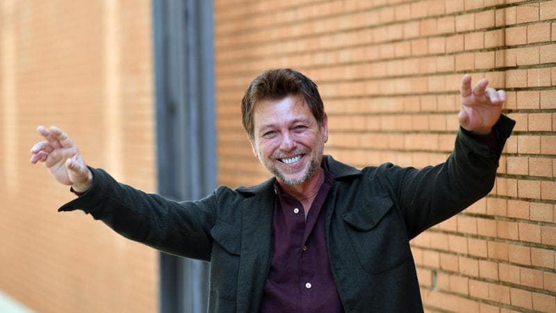 Claudio Gioè torna a Màkari: “Ormai per strada mi chiedono di salutare Piccionello”