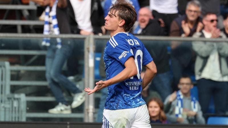 Nico Paz esulta dopo il gol