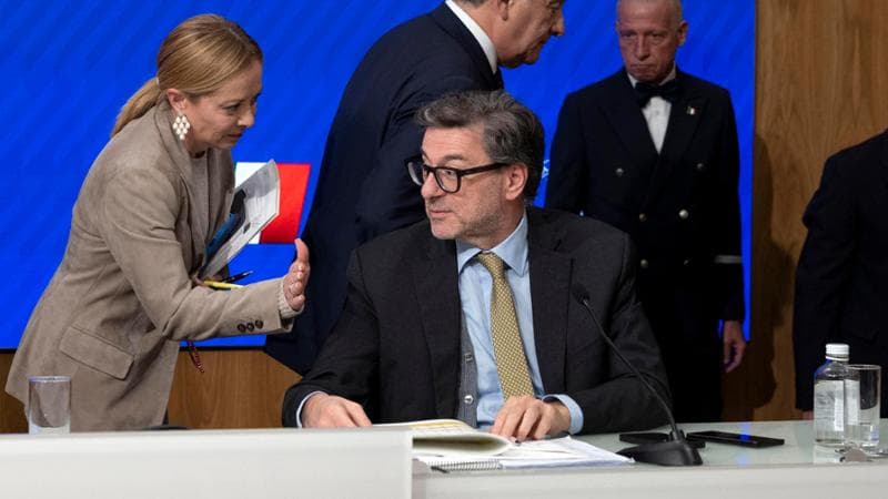 Roma, 17 ottobre: Giorgia Meloni e Giancarlo Giorgetti durante la conferenza stampa sulla manovra