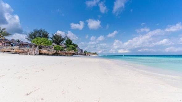 Zanzibar, bellezza incantevole tra spiagge e safari