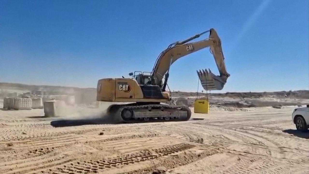 Israele avvia la delimitazione della "linea gialla" a Gaza: "Spareremo contro chi va oltre"