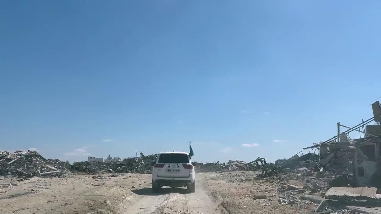 Medio Oriente, convoglio Onu avanza tra macerie e palazzi devastati: ecco ciò che resta di Gaza