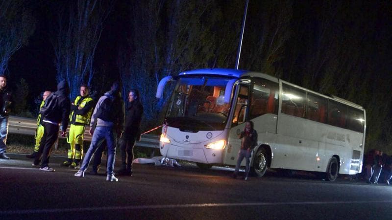 Il pullman assaltato dai tifosi di Rieti che hanno ucciso l'autista Marianella